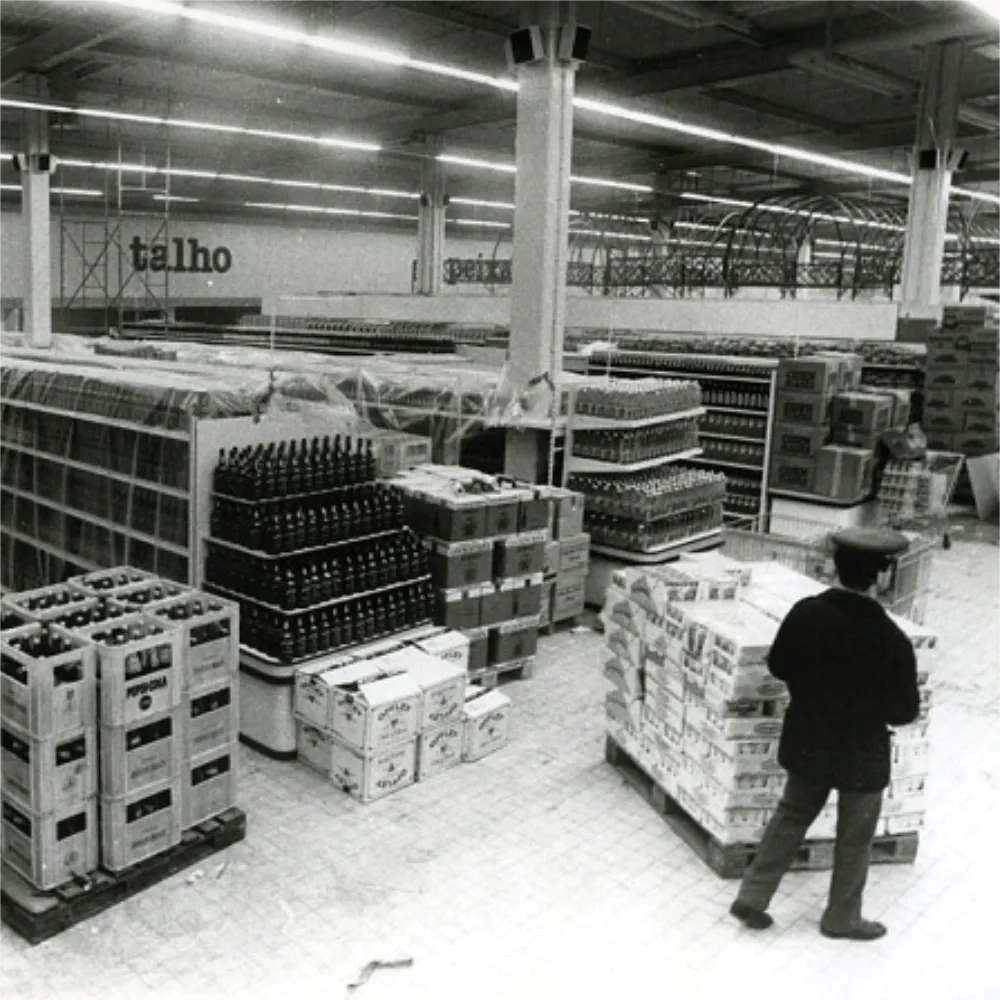 imagem interior hipermercado continente Matosinhos